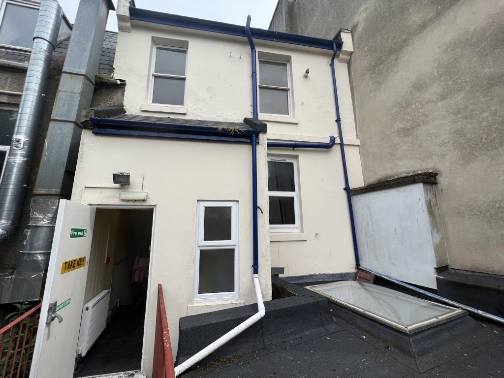 Lot: 130 - COMMERCIAL BUILDING WITH PLANNING FOR TWO FLATS TO THE UPPER FLOORS AND FURTHER POTENTIAL - General view of the rear of the front section of the building